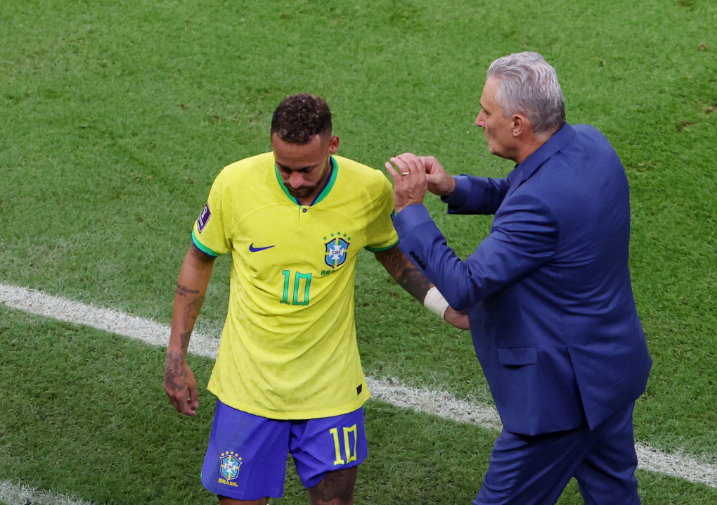 z12 - HLV Brazil nhận lỗi vì chấn thương của Neymar